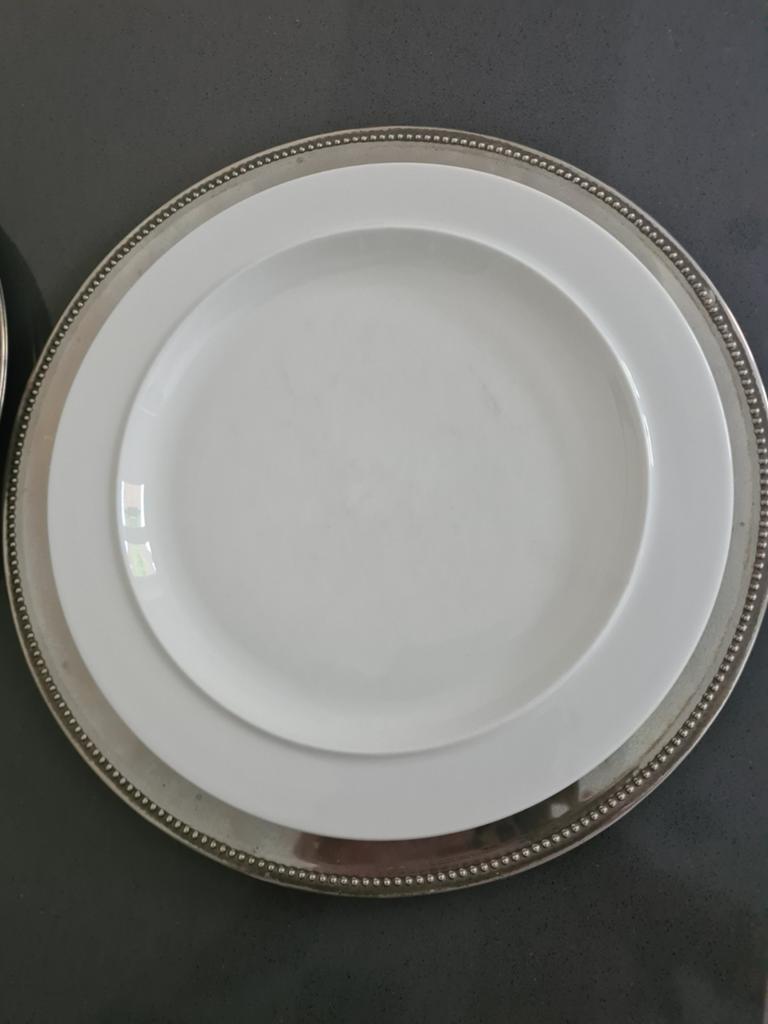 Set van 8 metalen onderborden / decoratieve borden, Ophalen, Overige materialen, Gebruikt, Bord(en)