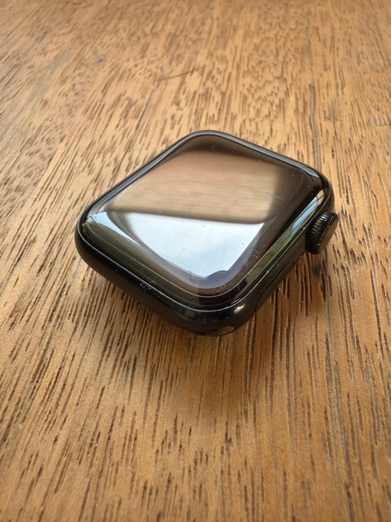 Apple Watch SE 2022 – 40mm Midnight – Gebruikt, Sieraden, Tassen en Uiterlijk, Smartwatches, Ophalen, Zwart, IOS, Zo goed als nieuw