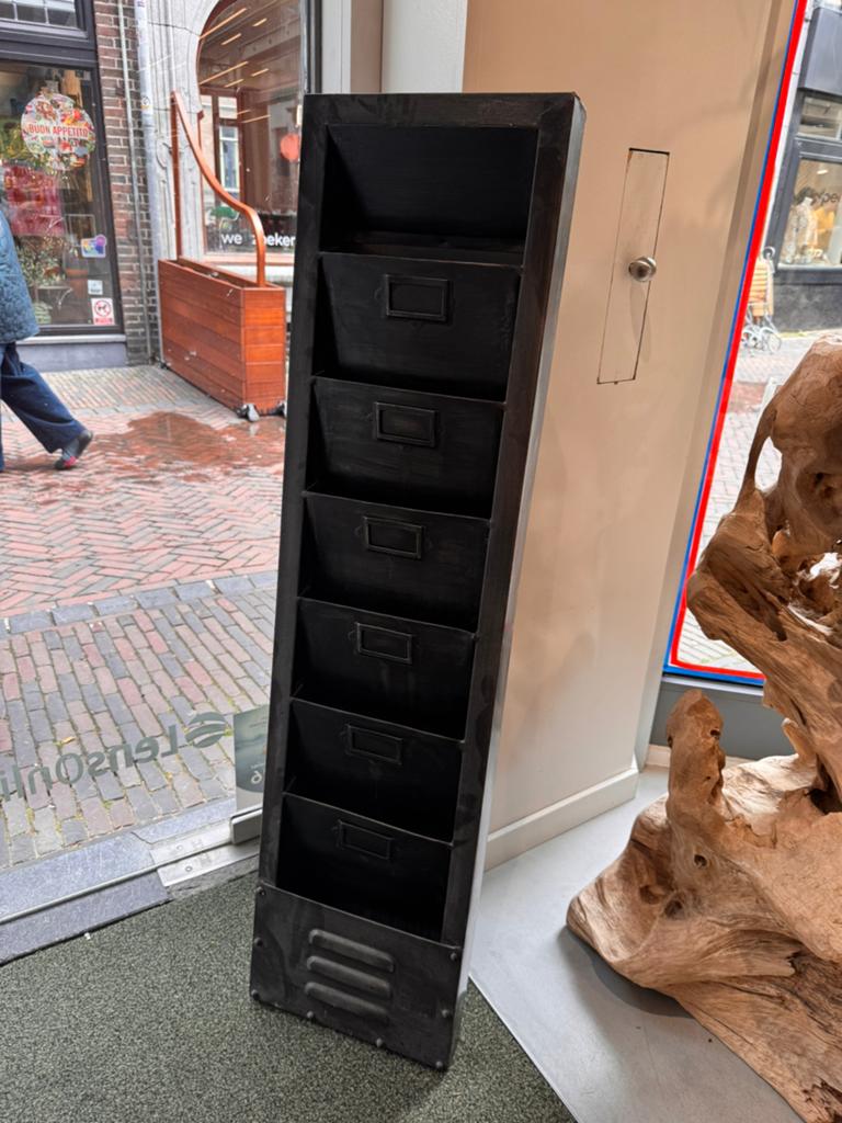 Metalen tijdschriftenrek - wandmontage mogelijk, Huis en Inrichting, Woonaccessoires | Krantenbakken en Lectuurbakken, Ophalen