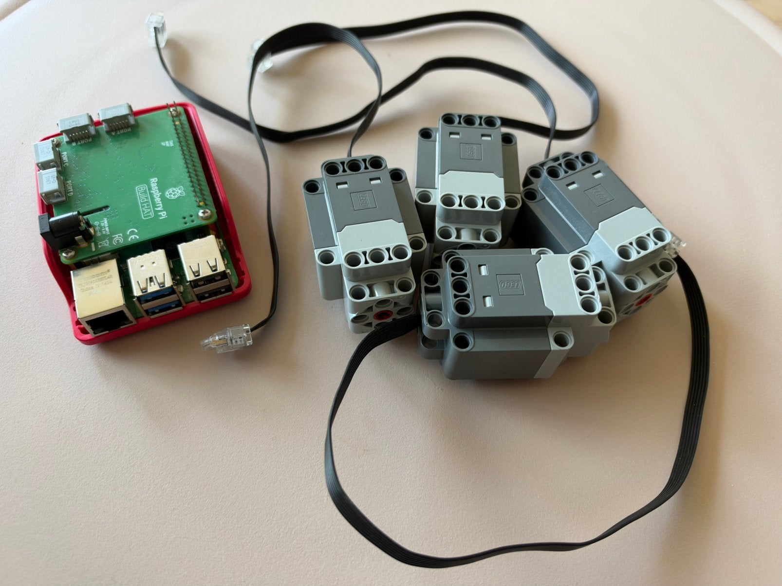 Raspberry Pi 5 16GB - LEGO Build HAT - 4 x LEGO motor 88013, Ophalen of Verzenden, Zo goed als nieuw