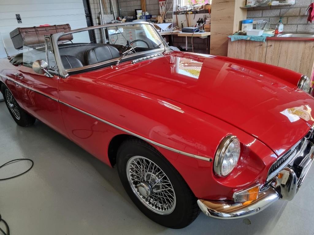 MG-B  1967 Rood Juweeltje In ongelooflijk mooie staat, Auto's, MG, B, Zwart, Cabriolet, Handgeschakeld