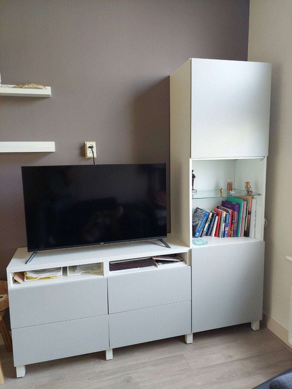 Besta Ikea kast, Huis en Inrichting, Ophalen, 25 tot 50 cm