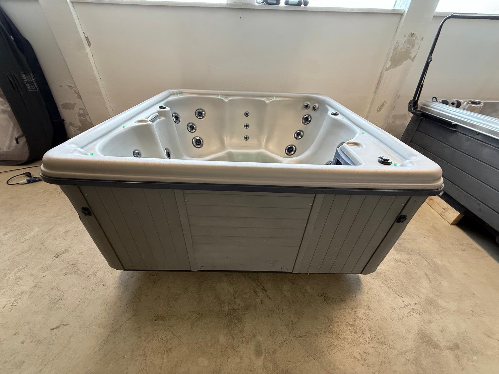 Viking Spa | 6 persoons | Balboa besturing, Ophalen, Zo goed als nieuw, Filter