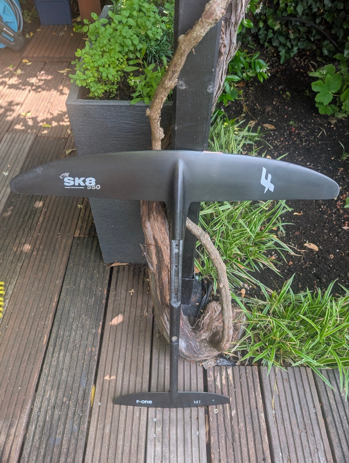 F-One SK8 V2 550 foil + 141 Carve stabilizer, Watersport en Boten, Golfsurfen, Ophalen of Verzenden, Overige typen