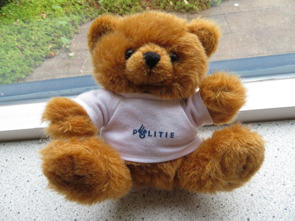 Beer /beertje blauwe letters Politie op shirt politiebeer, Kinderen en Baby's, Speelgoed | Knuffels en Pluche, Beer, Ophalen of Verzenden