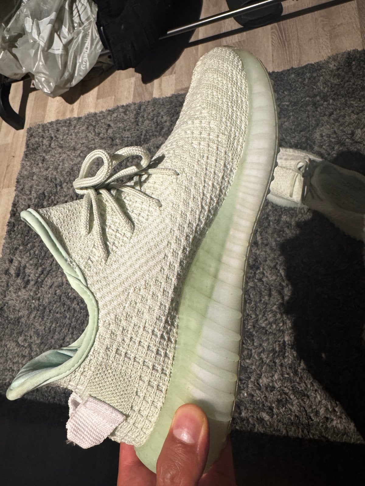 Yeezy Boost 350 V2 Light (44) - Zo goed als nieuw, Kleding | Heren, Schoenen, Ophalen of Verzenden, Zo goed als nieuw, Overige kleuren