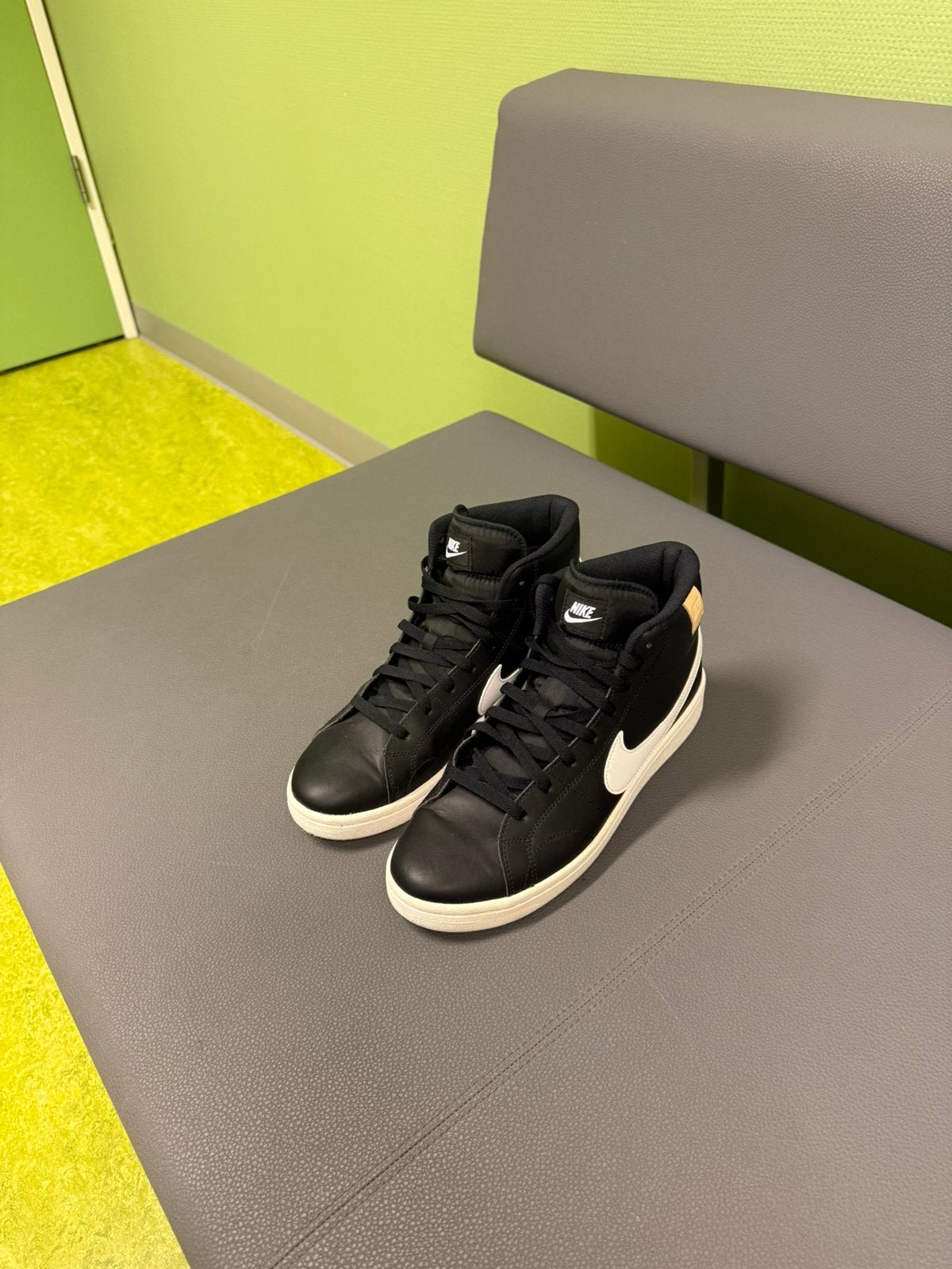 Nike Court Royale 2, Ophalen of Verzenden, Zo goed als nieuw, Wit