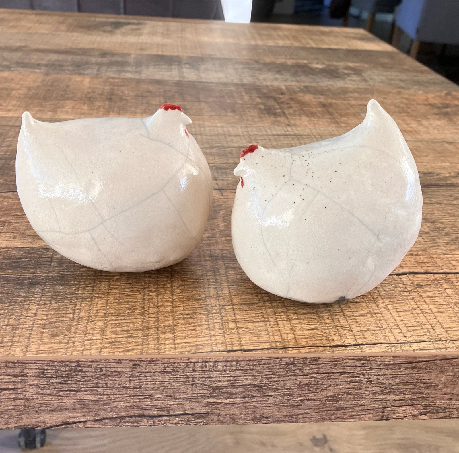 Handgemaakte Raku Keramiek Kippen - Decoratieve Beelden, Beige, Nieuw, Ophalen of Verzenden, Landelijk