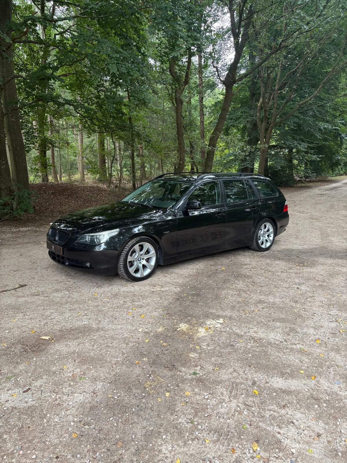 BMW 5-Serie 4.4 I 545 Touring AUT 2004 Zwart 227000 KM, Auto's, Automaat, Achterwielaandrijving, 8 cilinders, 1700 kg