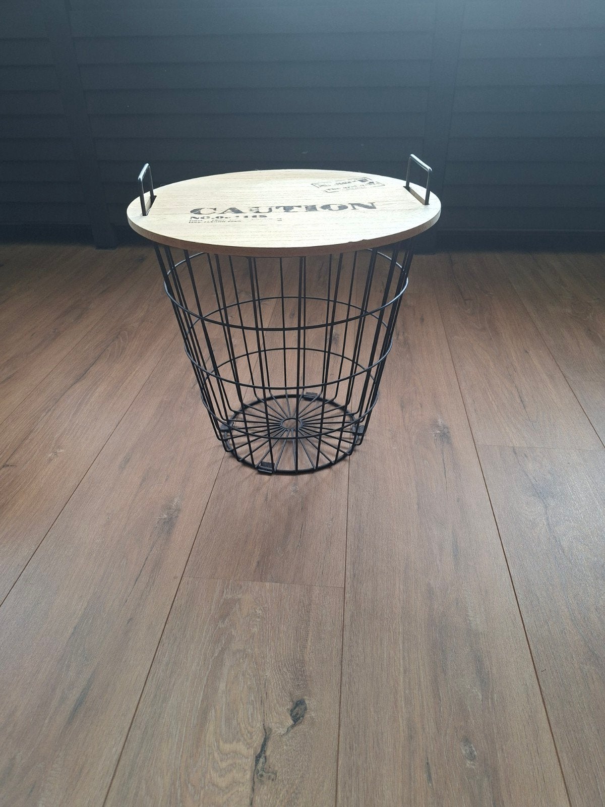 Industriële bijzettafel met houten blad en metalen mand, Ophalen, Minder dan 45 cm, Gebruikt, Rond