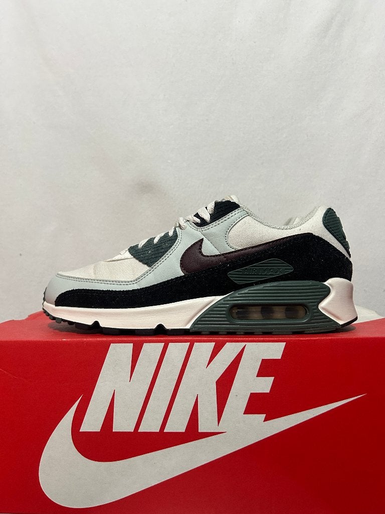 ALS NIEUW + DOOS! Maat 42,5 - Nike Air Max 90 Burgundy Green, Overige kleuren, Verzenden, Nike, Nike