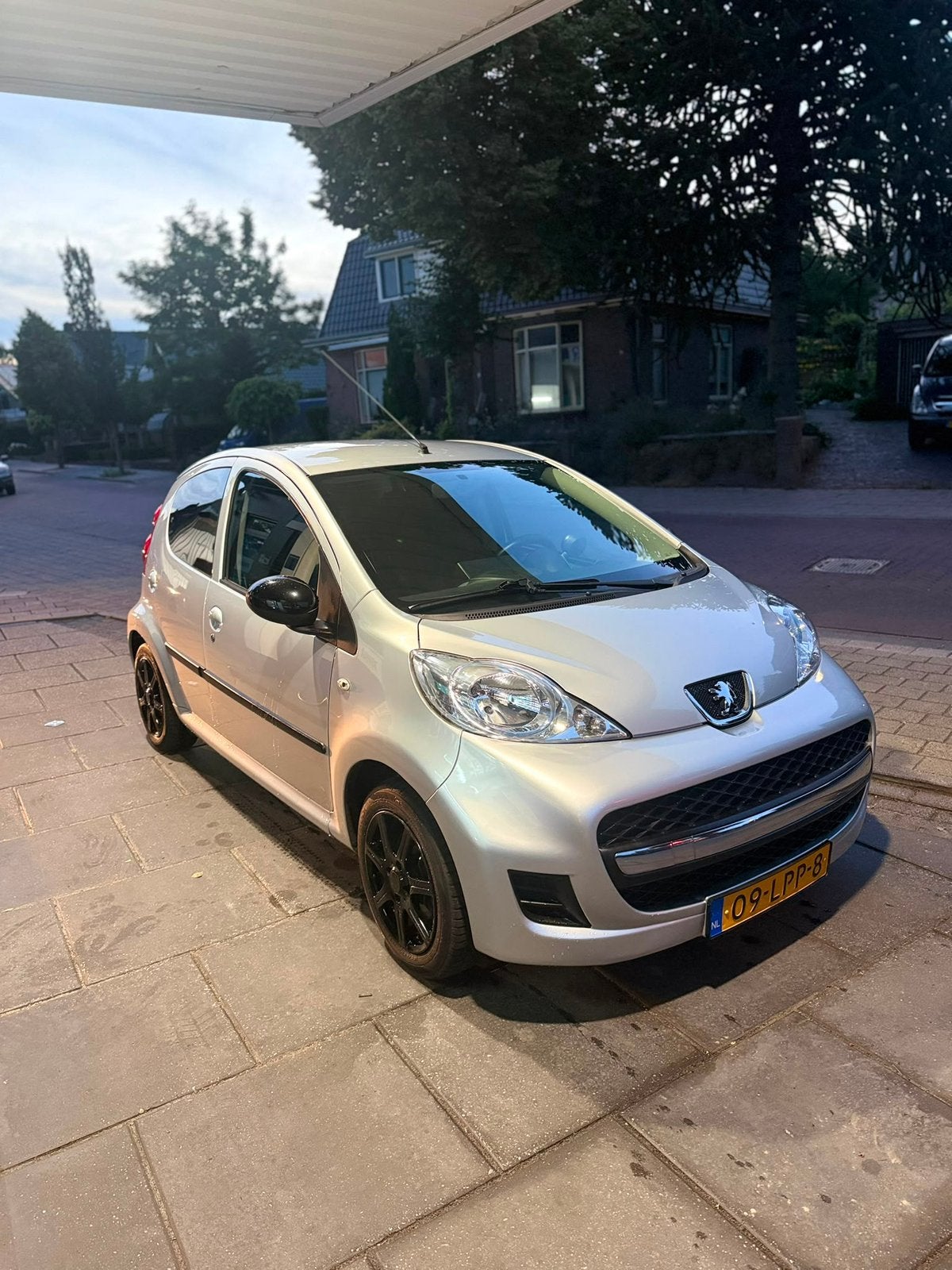 Peugeot 107 1.0 12V 5DR 2010 Grijs dikke 56000 km, Voorwielaandrijving, Stof, 4 stoelen, 68 pk