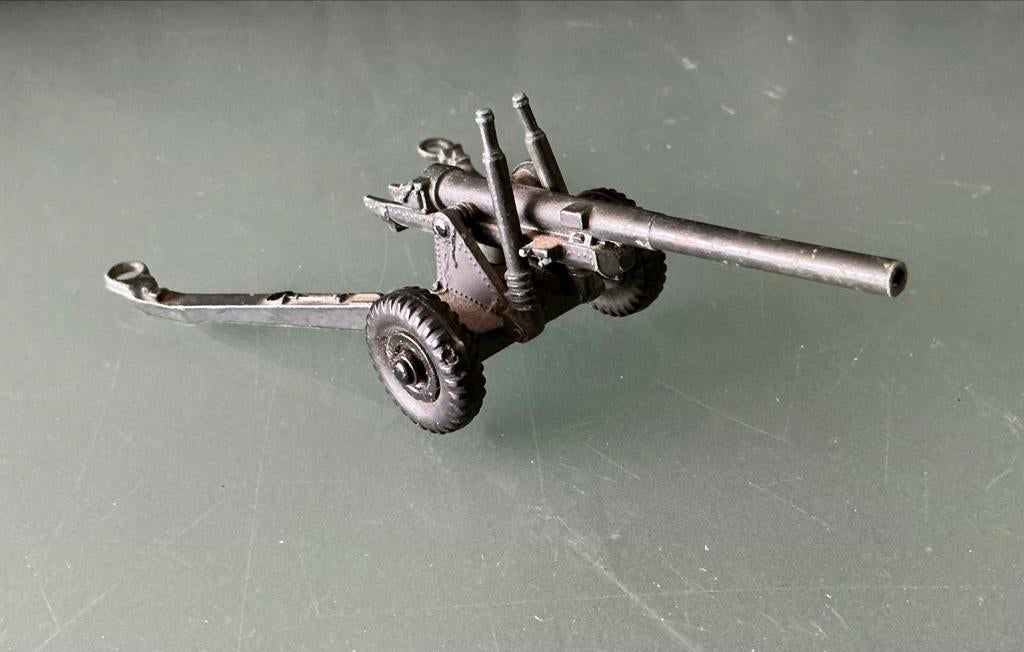 Dinky Toys Medium Gun 692- Compleet en in Goede Staat, Ophalen of Verzenden, Gebruikt, Auto, Dinky Toys