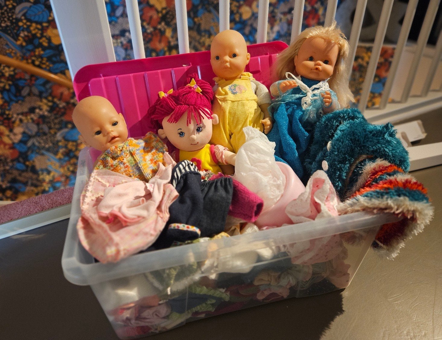 Babyborn en poppenkleertjes in opbergbox, Ophalen, Gebruikt, Babypop