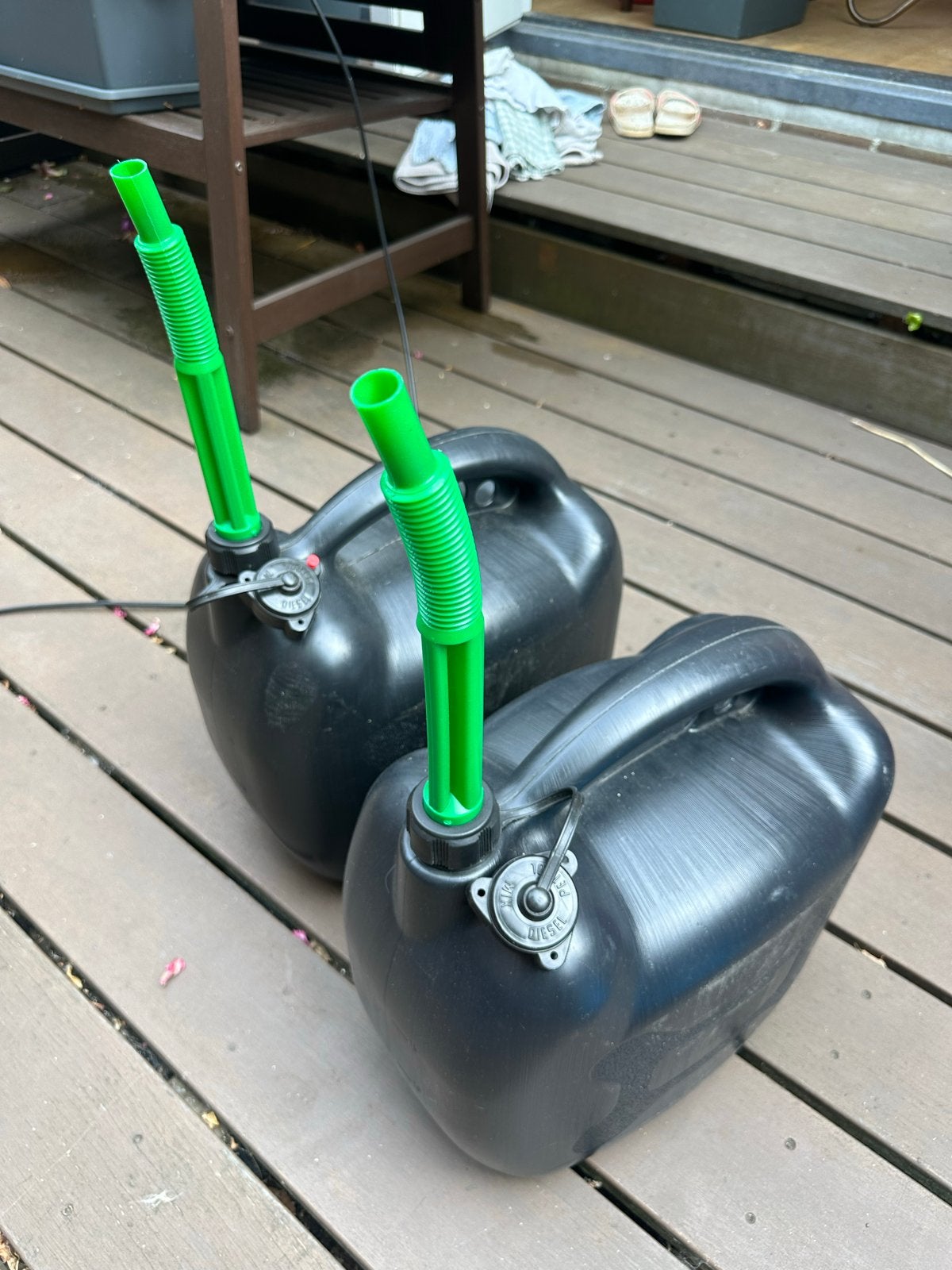 2x  jerrycans met schenktuit, Ophalen, Gebruikt