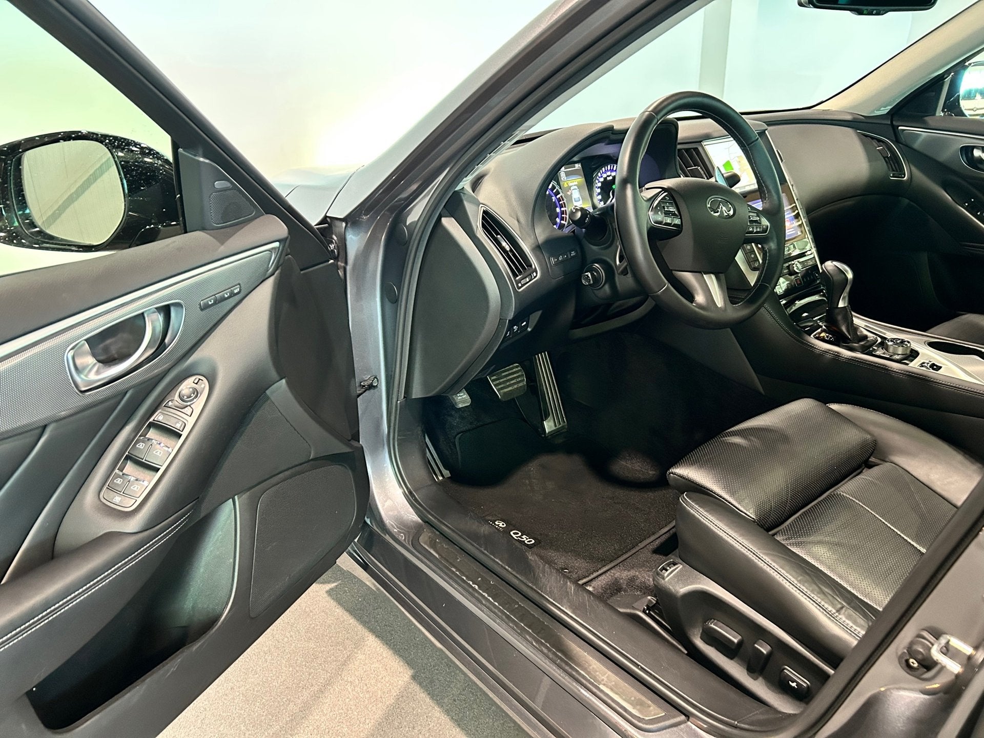 Infiniti Q50 3.5 S Hybrid Sport Tech AWD | 1e Eigenaar | Dea, Auto's, 15 km/l, Gebruikt, Zwart, Leder