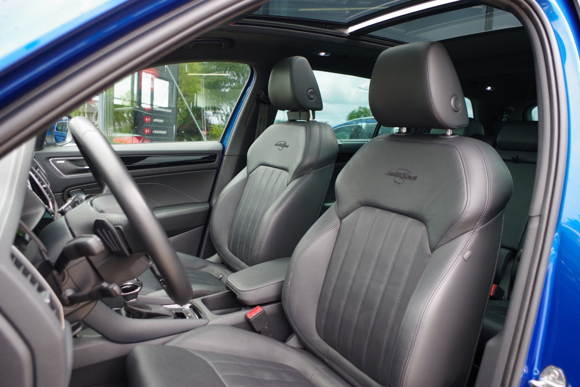 Skoda Kodiaq 1.5 TSI Business Laurin & Klement 7p, Trekhaak,, 12 maanden, Zwart, 4 cilinders, Blauw