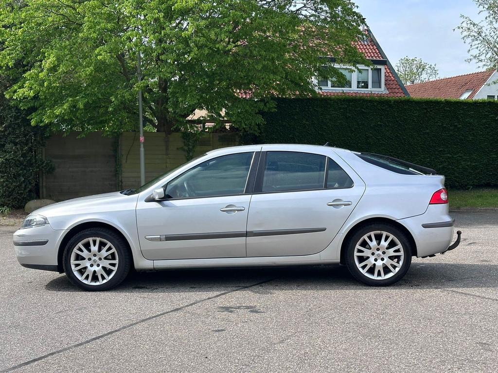 Renault Laguna 2.0-16V Tech Line Automaat*Navigatie*Trekhaak, 135 pk, Gebruikt, 4 cilinders, 1290 kg