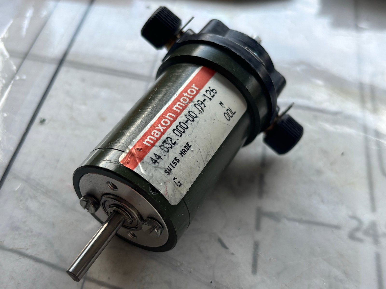 Maxon Motor. Zwitserse precisie motor, Antiek en Kunst, Antiek | Speelgoed, Ophalen of Verzenden
