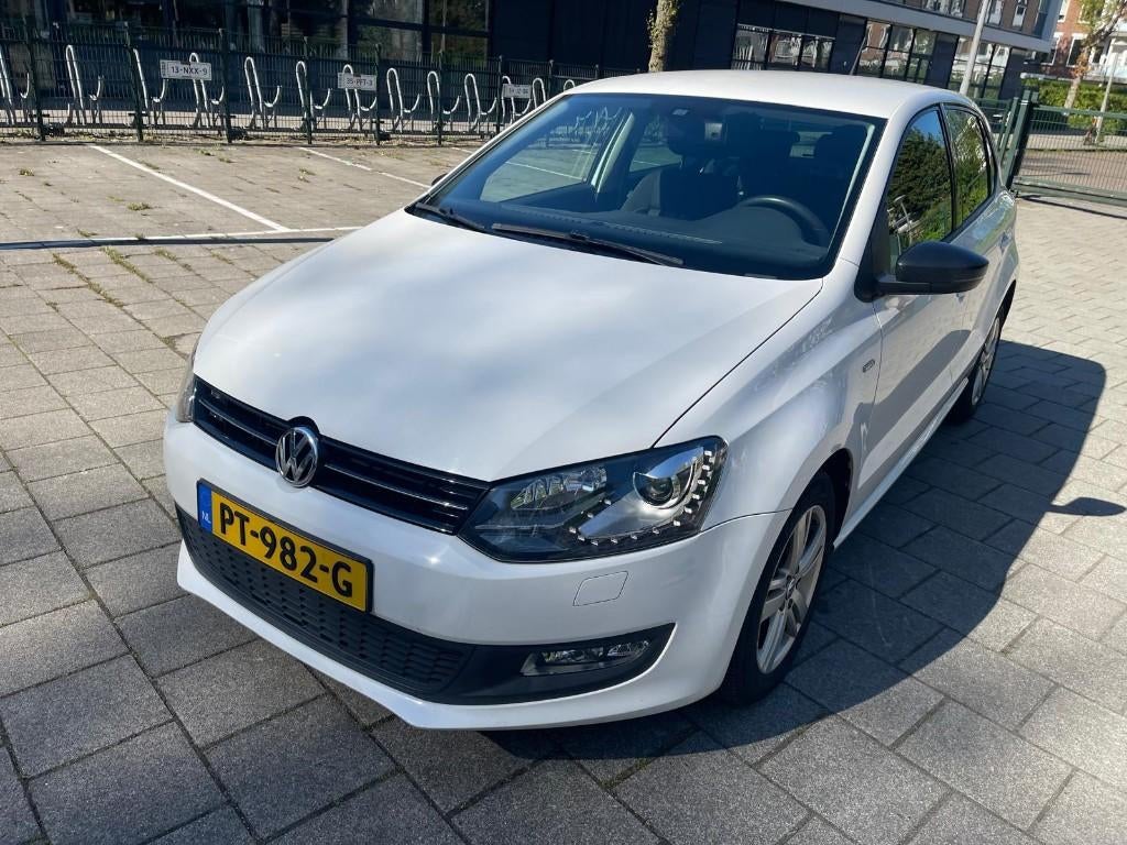 Volkswagen Polo 1.6 TDI 66KW Highline DSG 2012 Wit 5 deurs, Auto's, Alcantara, Diesel, Grijs, Particulier