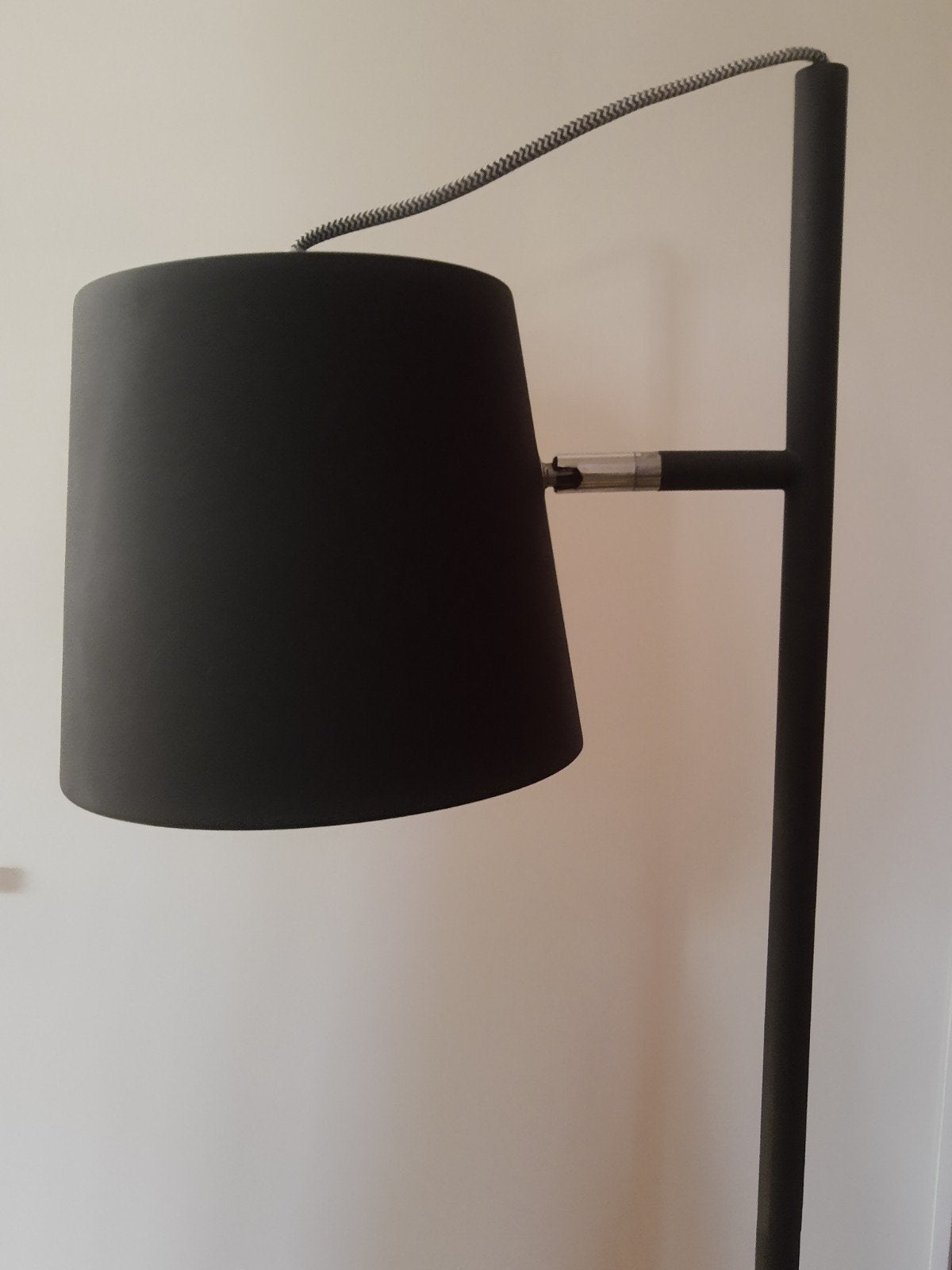 Zwart metalen design draaibare buckle head vloerlamp Zuiver, Ophalen, Gebruikt, 100 tot 150 cm, E27 (groot)