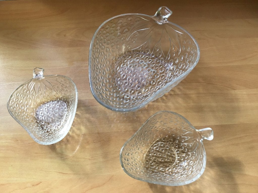 Vintage schalenset aardbei glas - Italië, Gebruikt, Ophalen of Verzenden, Overige stijlen, Glas