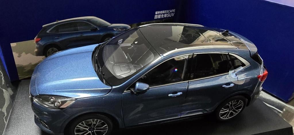 Ford Escape titanium blauw van paudi models nieuw 1:18, Ophalen, Nieuw, Auto, Overige merken