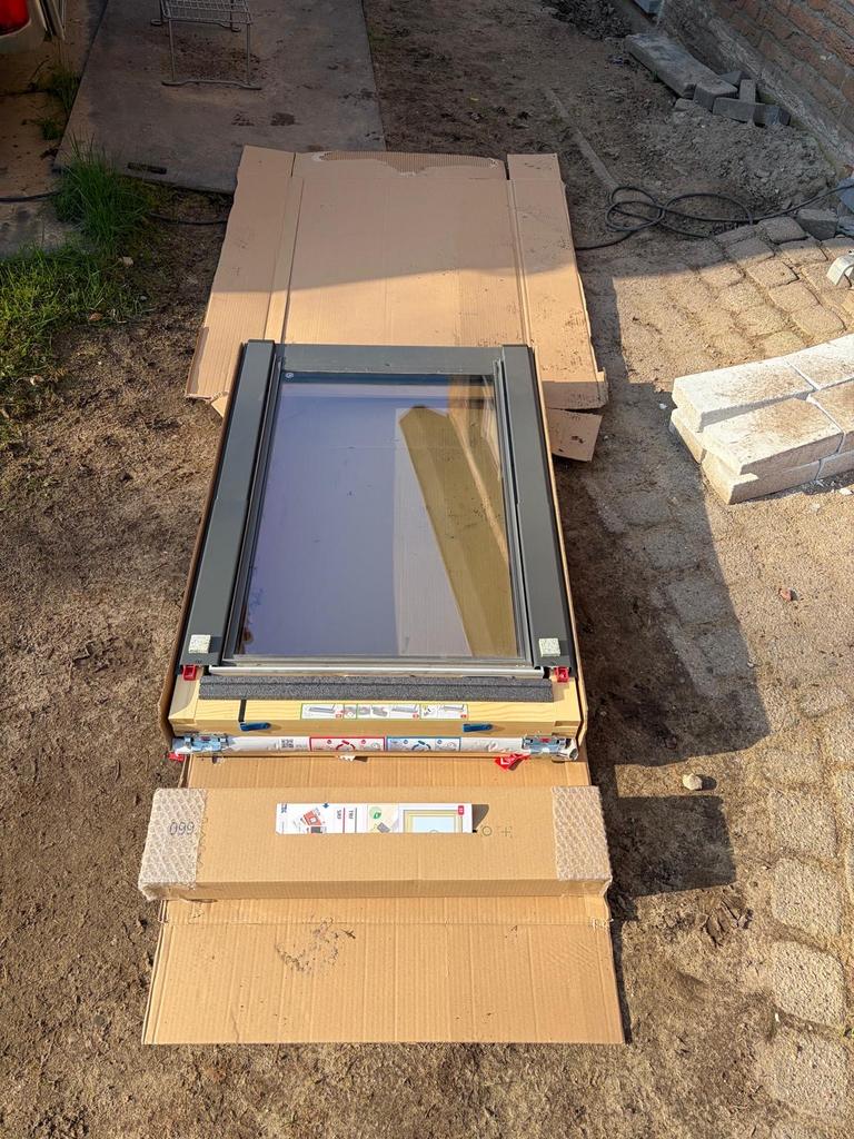 Nieuw Keylite Dakraam 660x980mm met klein krasje, Doe-het-zelf en Verbouw, Glas en Ramen, Ophalen, Minder dan 80 cm, 80 tot 120 cm