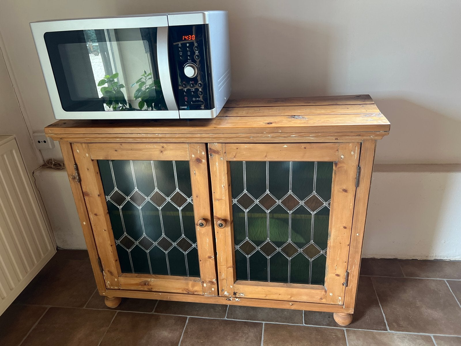 Grenen keukenkastje uit jaren '30 met glas-in-lood folie, Antiek en Kunst, Ophalen