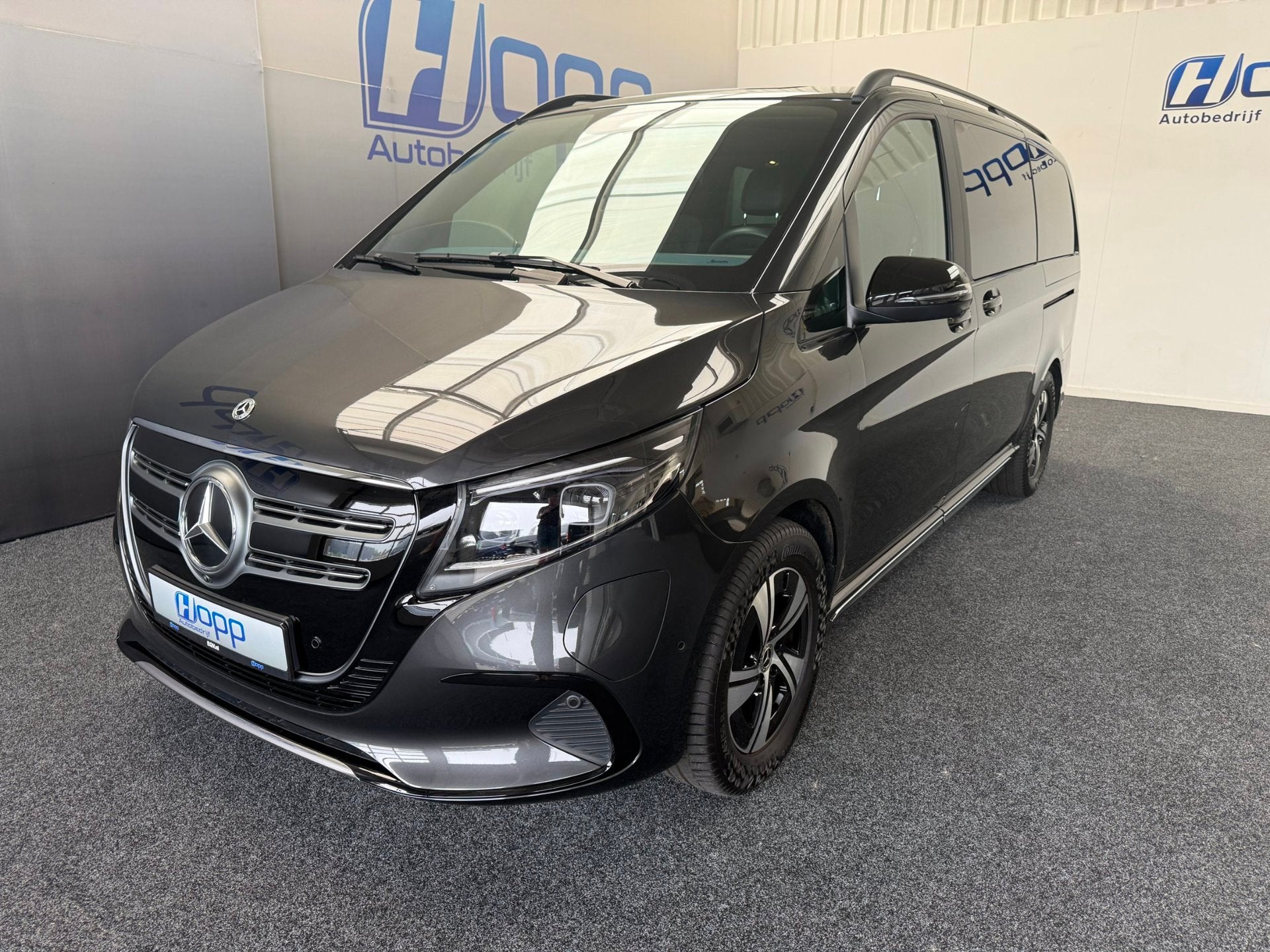 Mercedes-Benz EQV 300 L2 Facelift - 8-pers - AMG - Inter. &, Auto's, 368 km, Gebruikt, 204 pk, Voorwielaandrijving