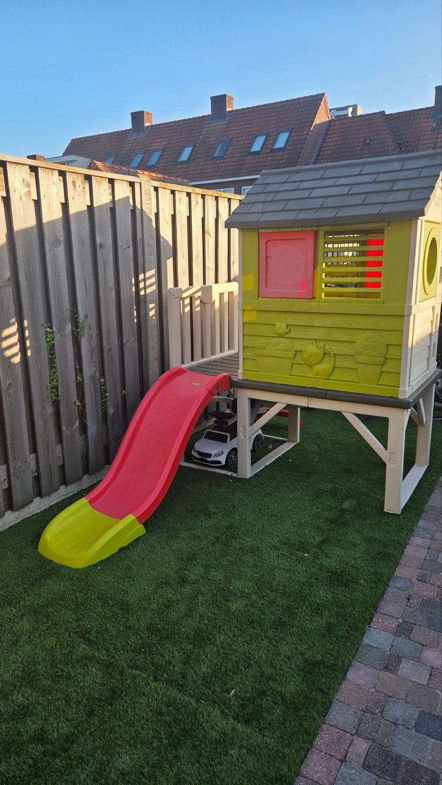 Smoby speelhuisje met glijbaan, Kinderen en Baby's, Speelgoed | Buiten | Speelhuisjes, Ophalen, Gebruikt, Kunststof