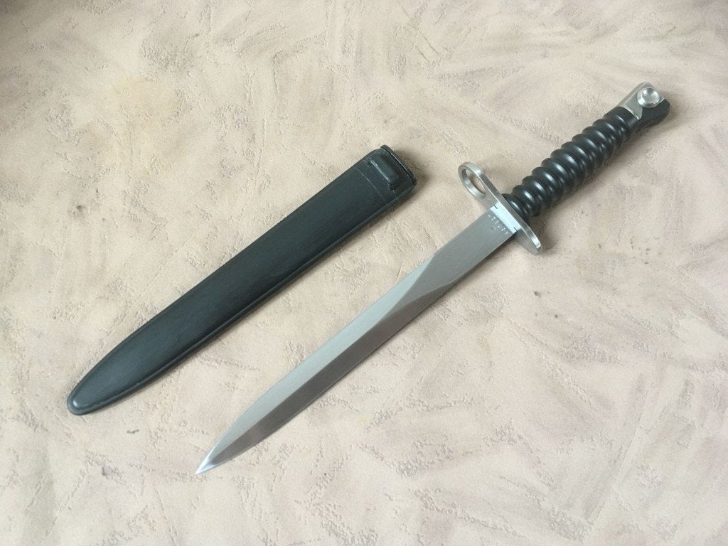 Arsenaal Nieuw Zwitserse Stgw 57 bajonet - Sturmgewehr 57, Ophalen of Verzenden, Landmacht, Overige gebieden, Mes of Dolk