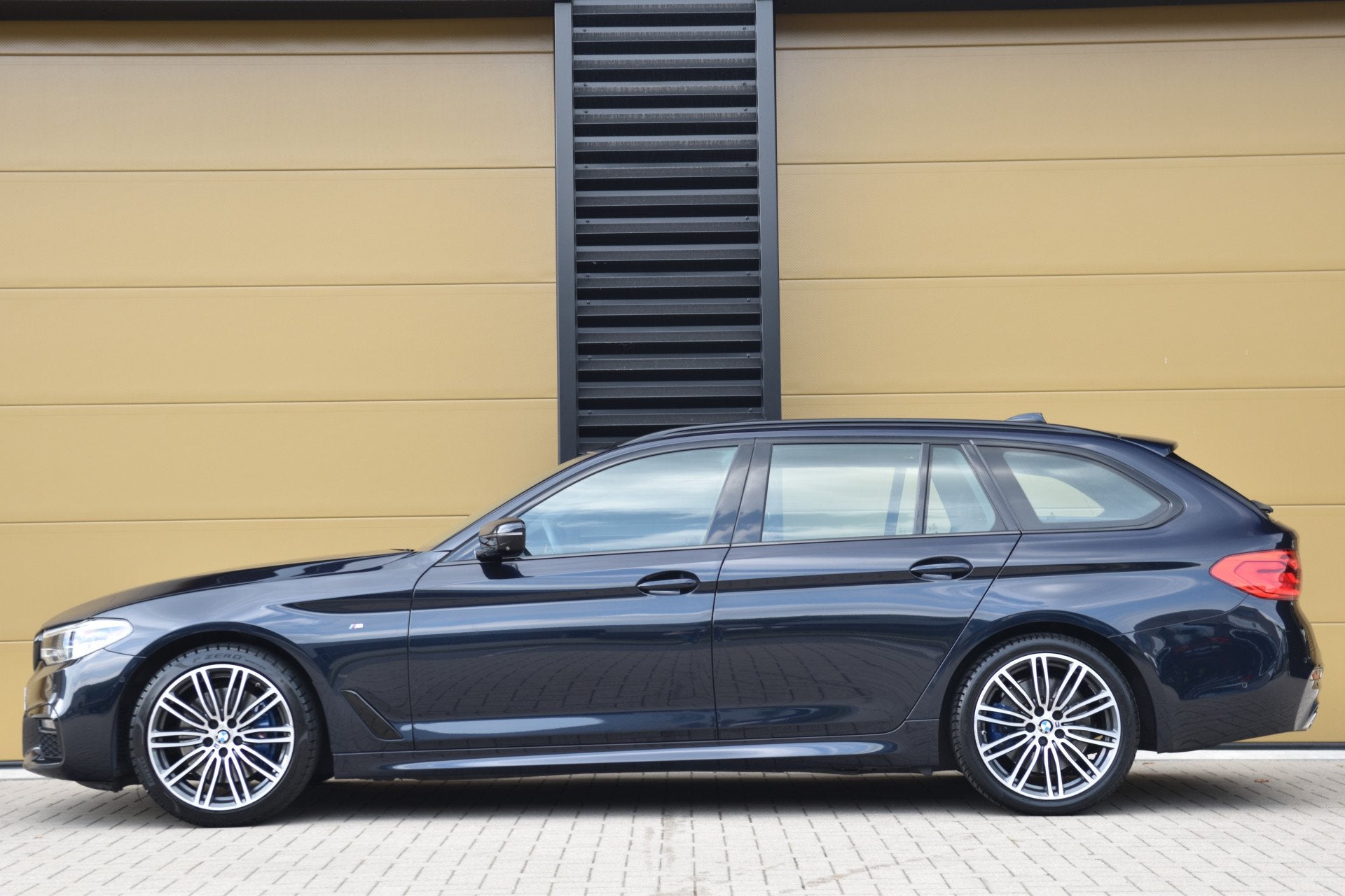 BMW 5 Serie Touring 530i High Executive * M-Sport * Panorama, Auto's, Automaat, 1998 cc, Achterwielaandrijving, Gebruikt