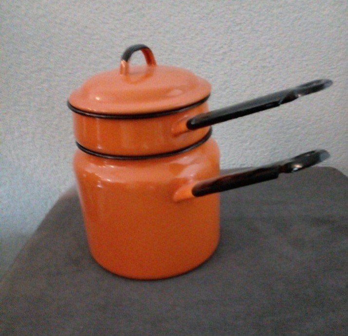 Oranje emaille pannenset - Kookpan en steelpan, Gebruikt, Pannenset, Ophalen of Verzenden, Met deksel