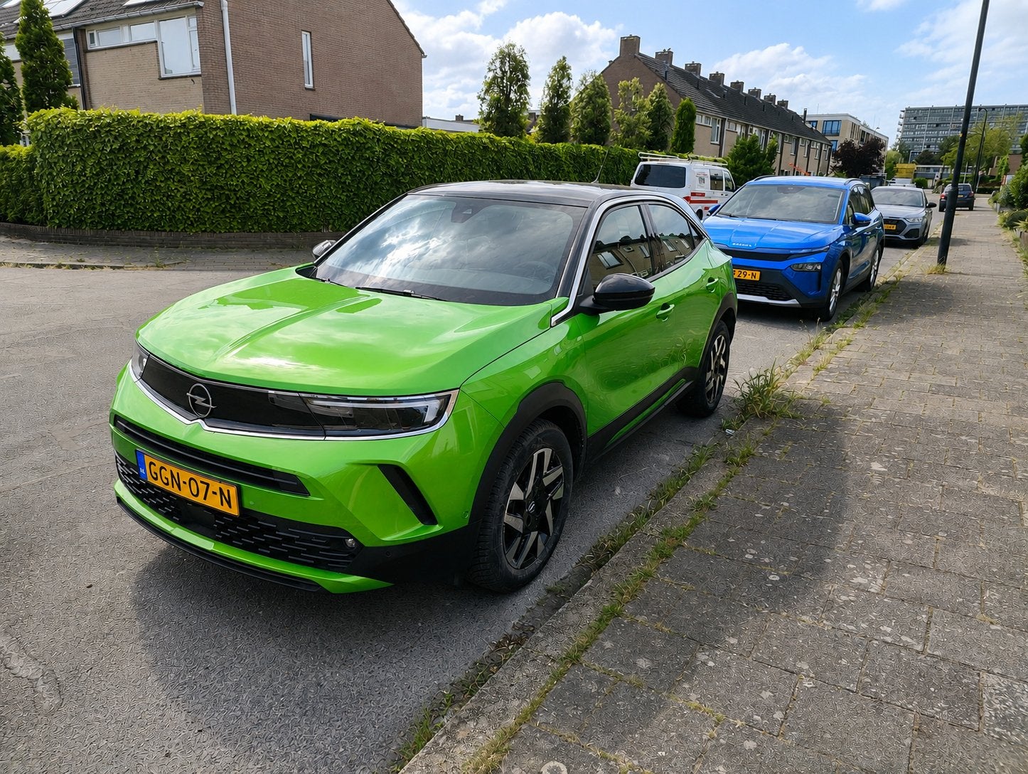 Opel Mokka-E 50kWh 2024 Groen *LEASE TER OVERNAME*, Auto's, 136 pk, 900 min, Alcantara, 1498 kg