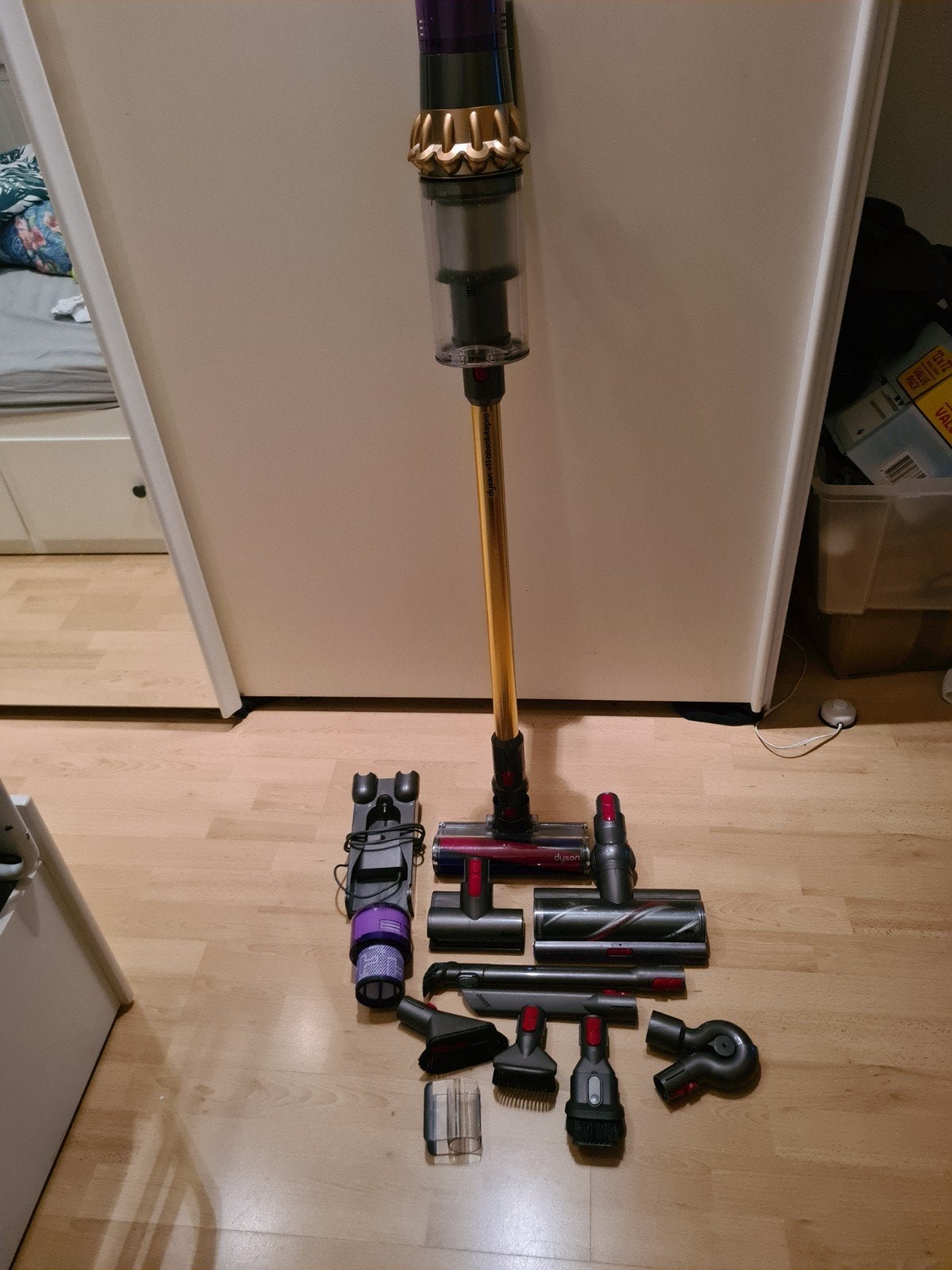 Dyson V11 Absolute Pro  + Veel accessoiresen., Witgoed en Apparatuur, Ophalen, Kruimeldief, Draadloos, Zo goed als nieuw