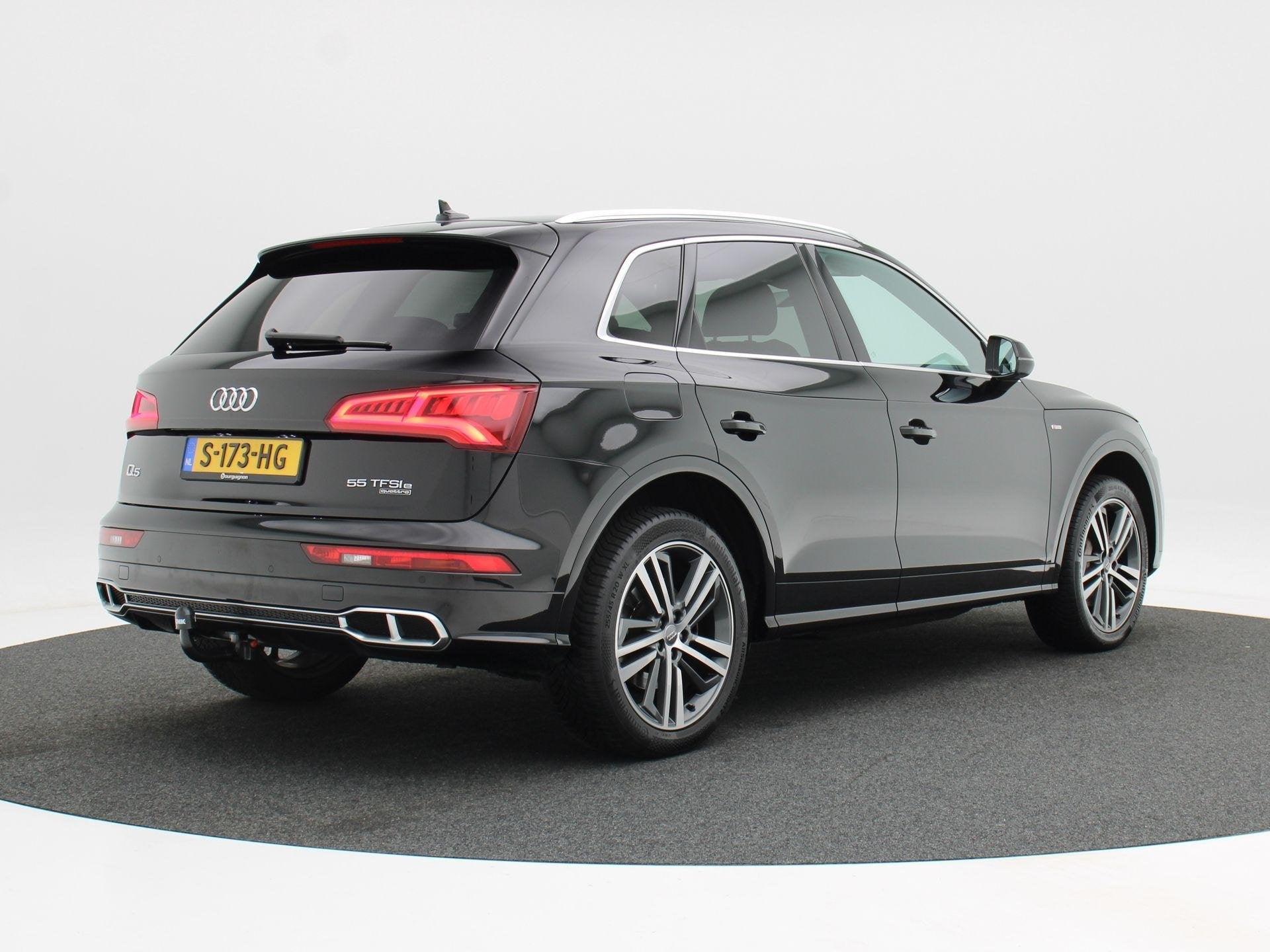 Audi Q5 55 TFSi e 367 Pk quattro S-Line | LED | Elektrische, Auto's, Automaat, Dealer onderhouden, 4 cilinders, Zwart