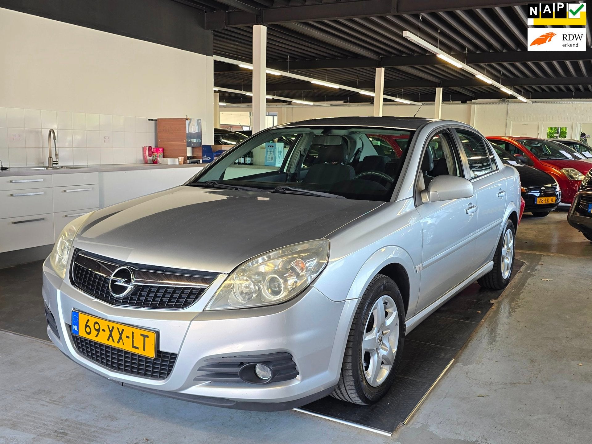 Opel Vectra 1.8-16V Temptation/AIRCO/CRUISE/N.A.P/, Auto's, Opel, Voorwielaandrijving, Stof, Gebruikt, 4 cilinders