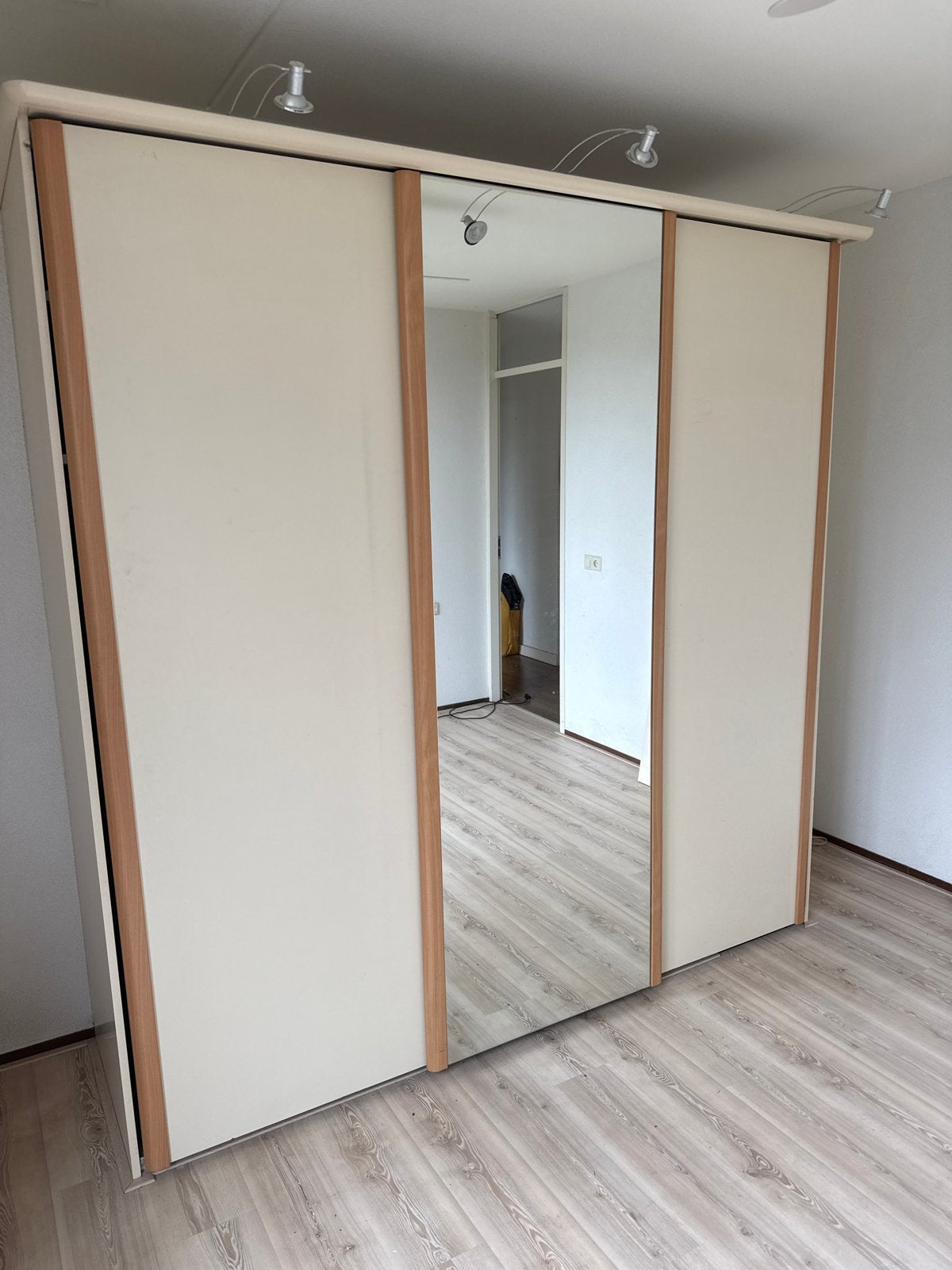Kledingkast met spiegel en schuifdeuren, Huis en Inrichting, Kasten | Kledingkasten, Ophalen, Met plank(en), 200 cm of meer, 200 cm of meer