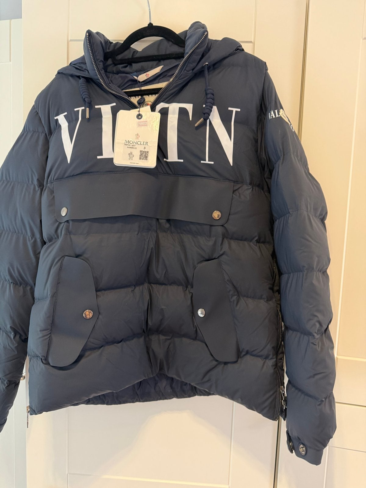 Moncler x Valentino VLTN Donsjack - Maat 3 (M), Ophalen of Verzenden, Zo goed als nieuw, Maat 48/50 (M), Blauw