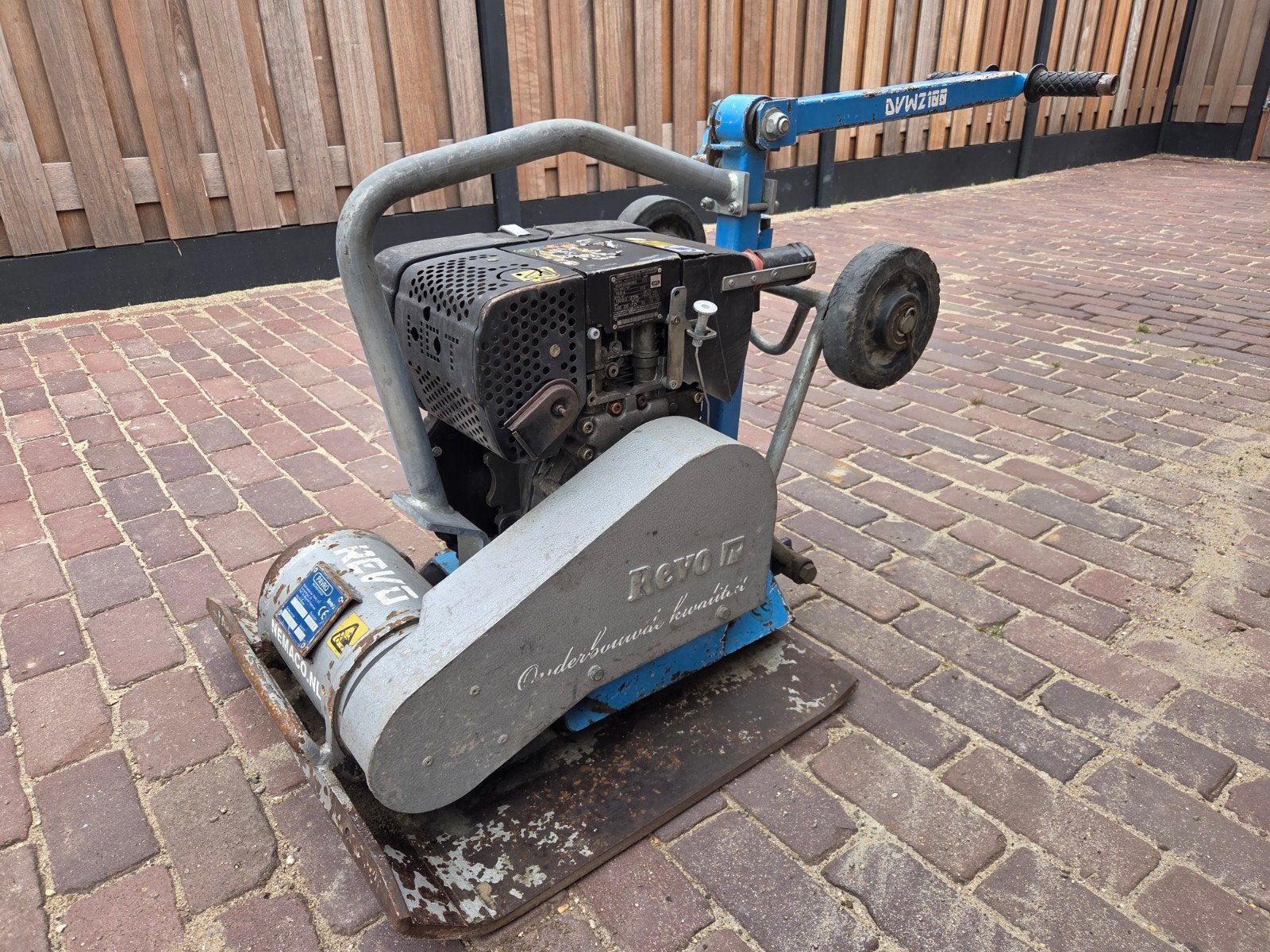 Revo dvw 2100 diesel trilplaat, Ophalen, Gebruikt, Revo