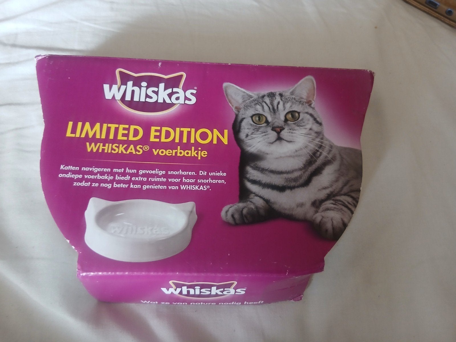 Nieuw Whiskas voerbakje, Ophalen