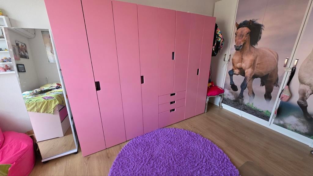Grote roze, hoge kledingkasten met lange deuren - Stuva, Kinderen en Baby's, Kinderkamer | Commodes en Kasten, Ophalen, 50 tot 70 cm
