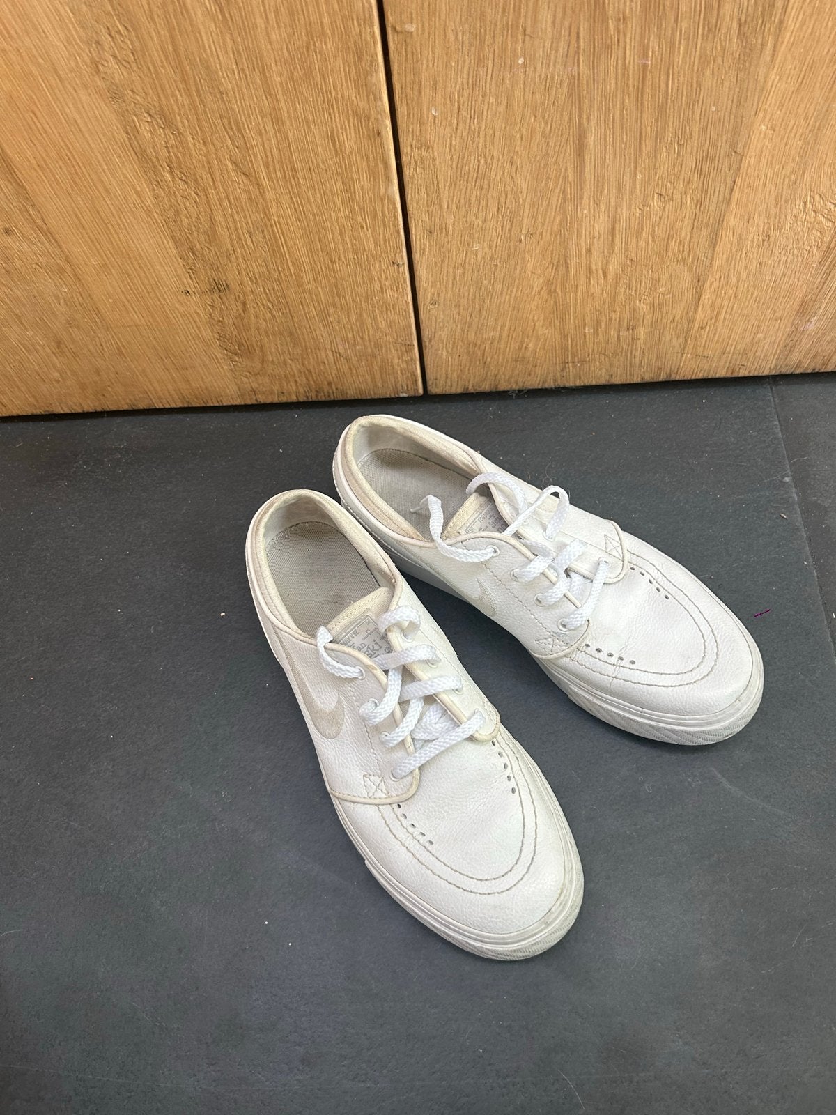 Witte Nike Janoski Sneakers - Maat 38.5, Kleding | Dames, Schoenen, Ophalen of Verzenden, Gedragen, Wit, Sneakers of Gympen