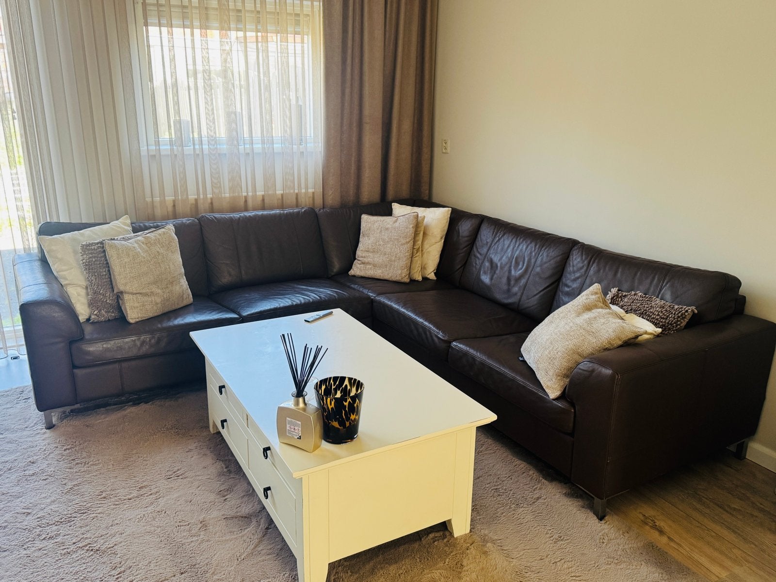 Complete set meubels: hoekbank, salontafel, eettafel, stoele, Ophalen, 250 tot 300 cm, Gebruikt, 100 tot 125 cm