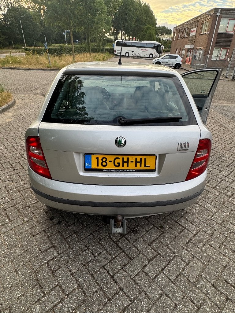Skoda Fabia 1.4 50KW 2000 Grijs, Auto's, Voorwielaandrijving, 450 kg, 4 cilinders, 68 pk