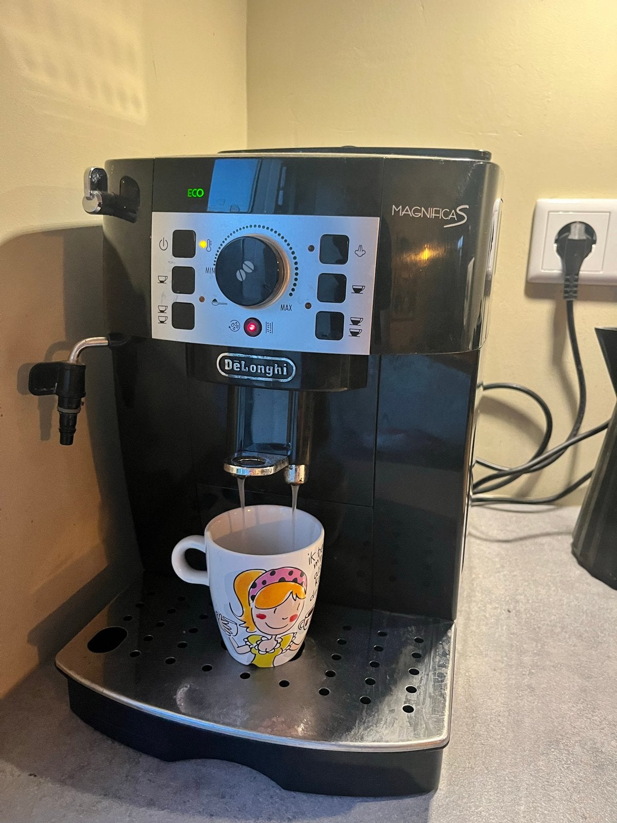 DeLonghi Magnifica S volautomatische espressomachine, Gebruikt, Espresso apparaat, Koffiebonen, Ophalen