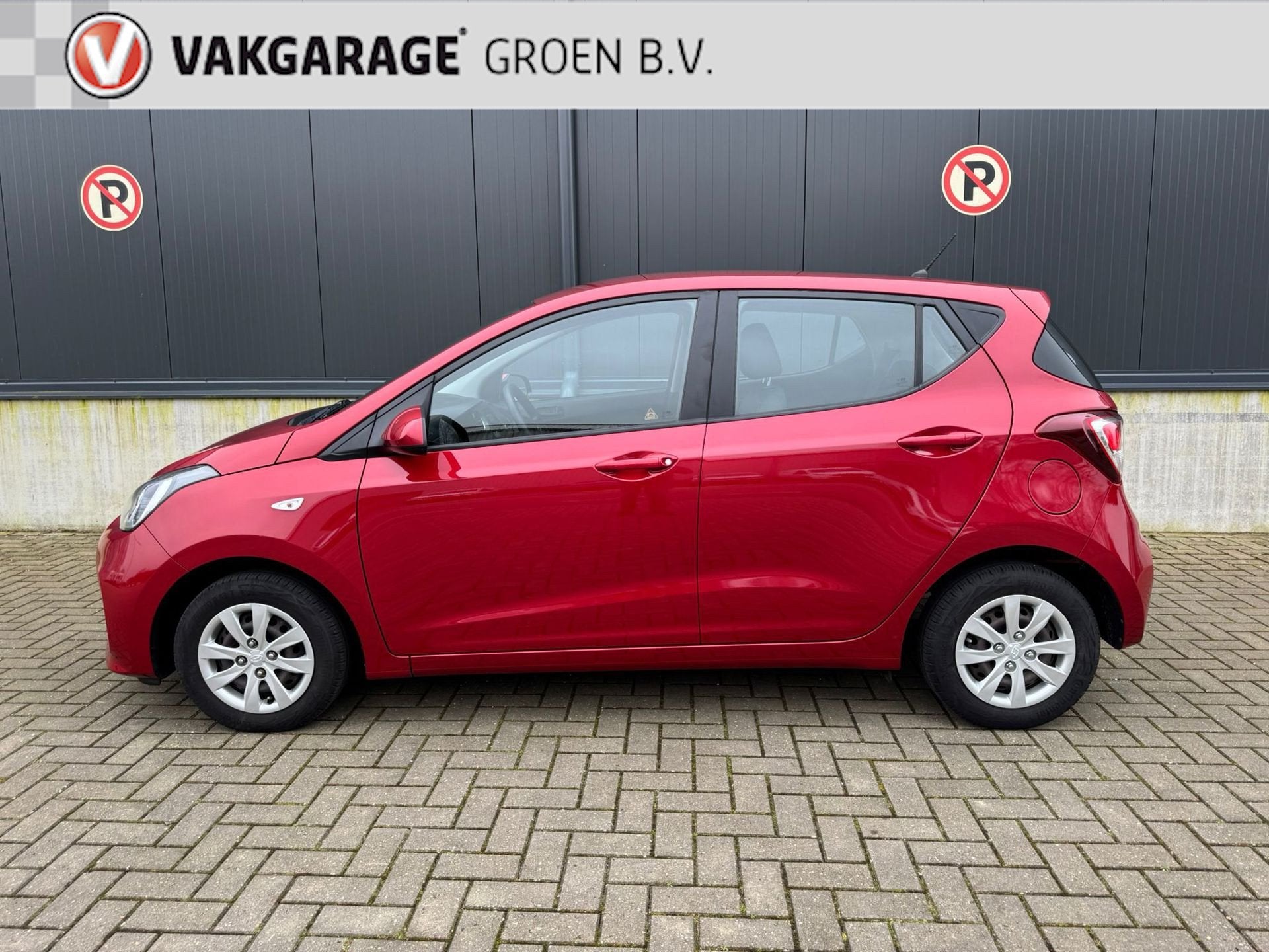 Hyundai I10 1.0i Comfort / airco / cruise / radio cd !, Voorwielaandrijving, Dealer onderhouden, Stof, Gebruikt