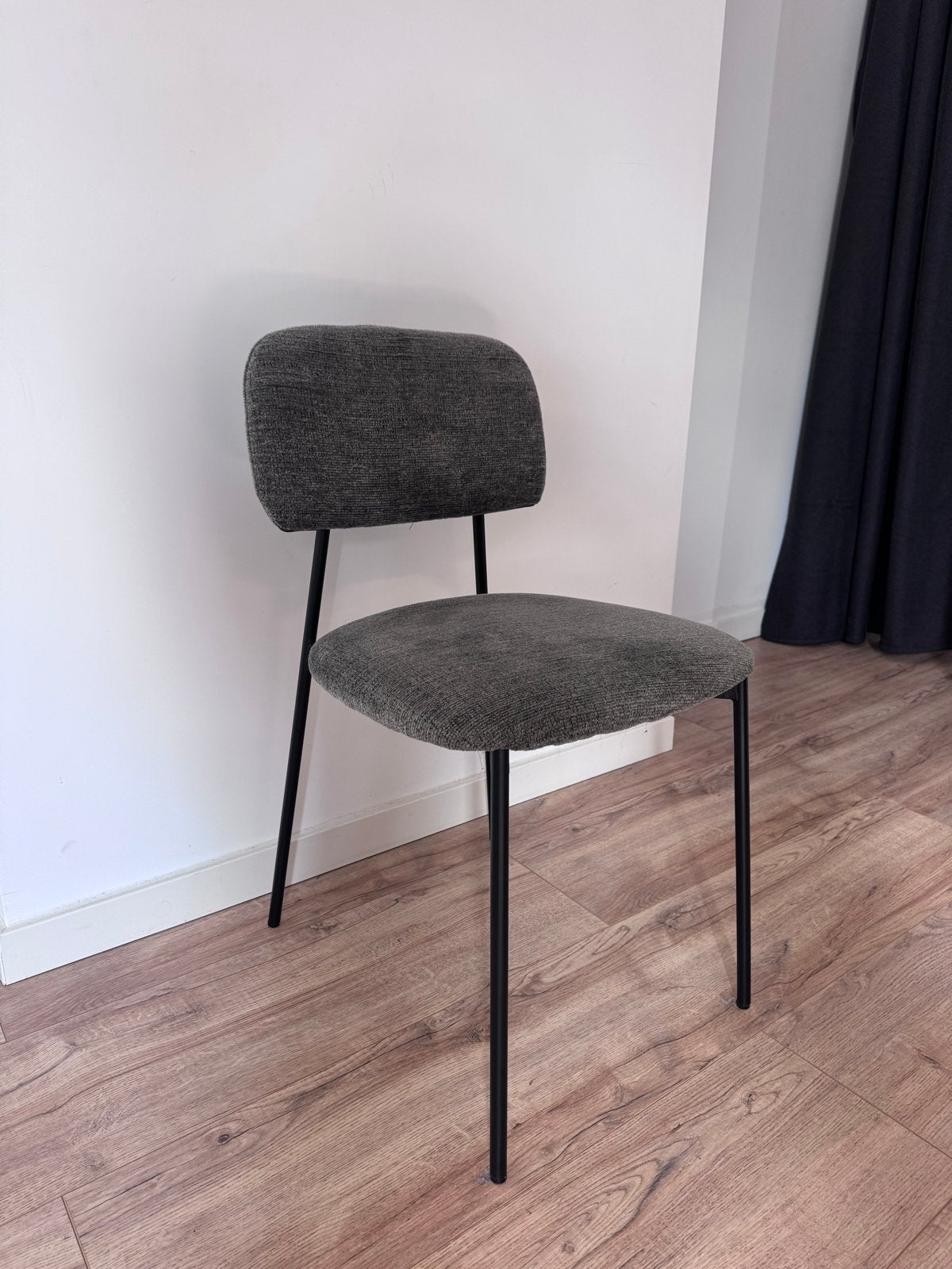 4 Moderne Eetkamerstoelen – Grijze Stof – Zeer Nette Staat, Huis en Inrichting, Stoelen, Ophalen, Zo goed als nieuw, Vier, Stof