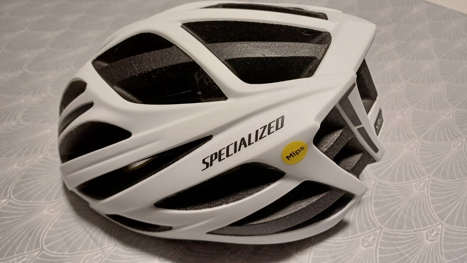 Specialized Echelon MIPS Fietshelm - Zo goed als nieuw, Fietsen en Brommers, Fietsaccessoires | Fietshelmen, Specialized, Ophalen of Verzenden